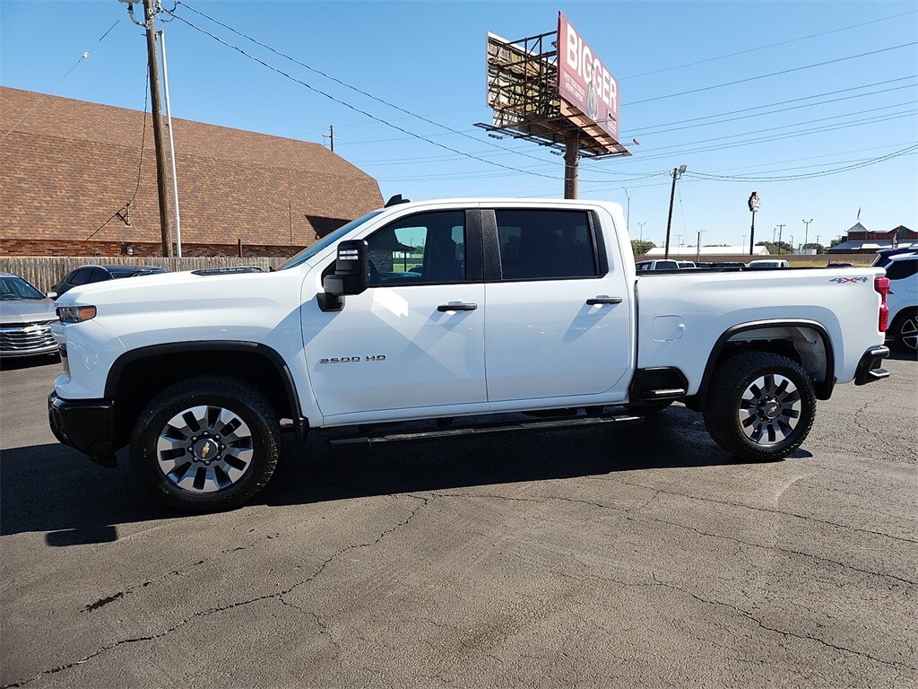 2024 Chevrolet Silverado 2500HD Custom photo 2