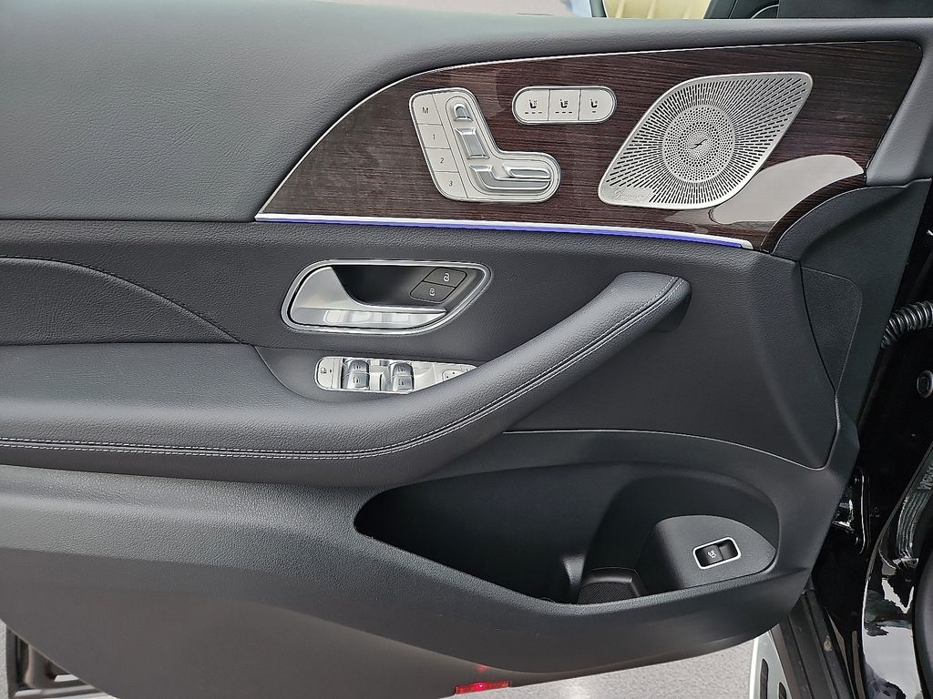 2025 Mercedes-Benz GLS Base - Photo 18