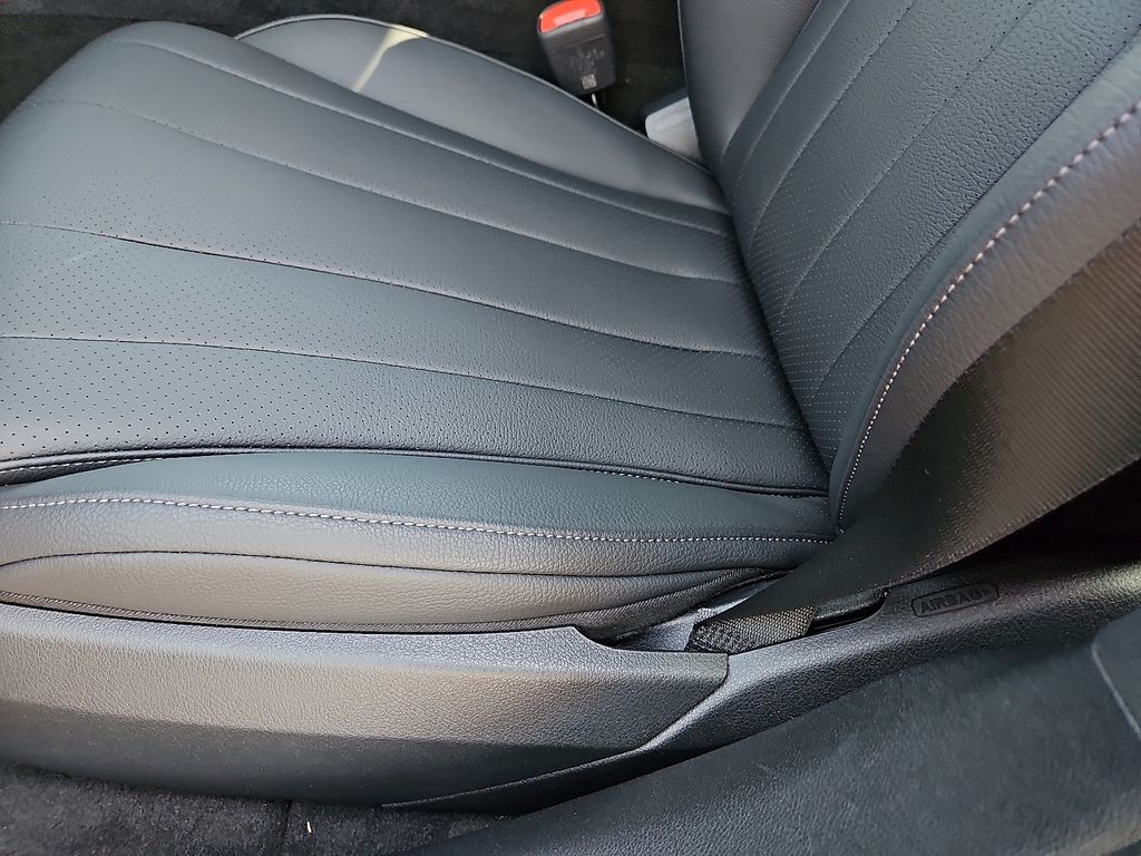 2025 Mercedes-Benz E-Class E350 - Photo 20