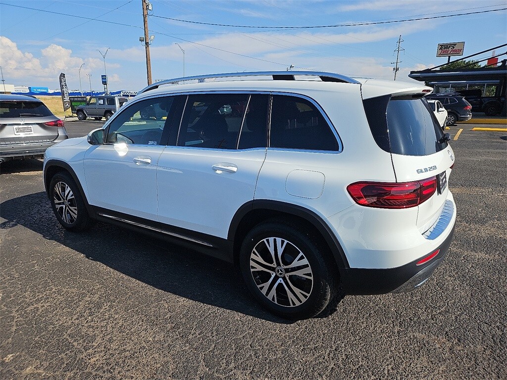 2025 Mercedes Benz GLB 250 photo 3