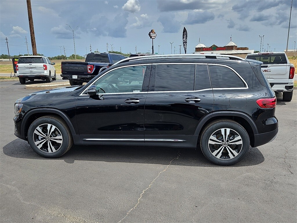 2025 Mercedes Benz GLB 250 photo 2