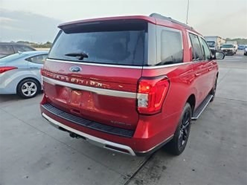2022 Ford Expedition XLT photo 2