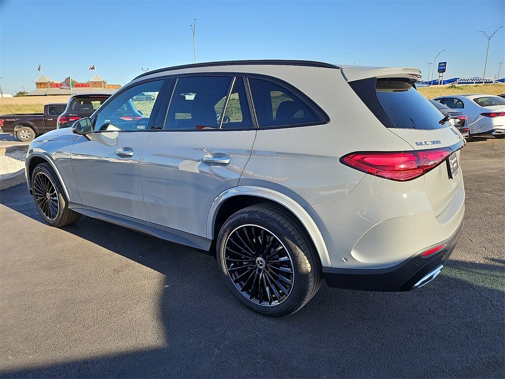 2026 Mercedes Benz GLC 300 photo 3