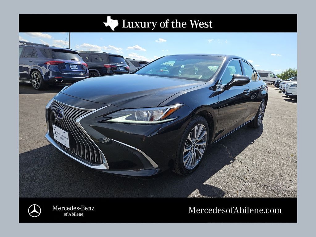 2021 Lexus ES 300h 300h's photo
