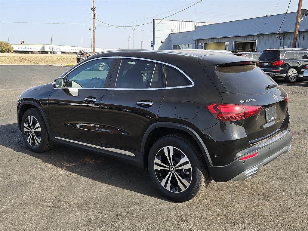 2025 Mercedes Benz GLA 250 photo 4