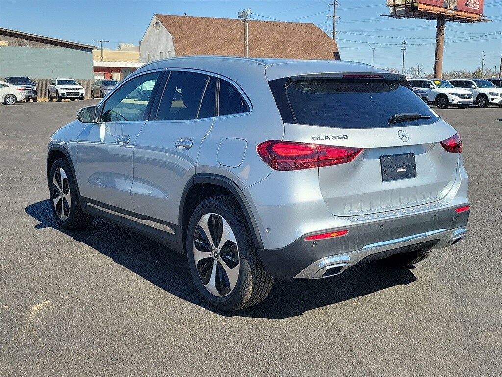 2025 Mercedes Benz GLA 250 photo 3