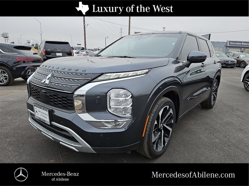 2024 Mitsubishi Outlander SE's photo