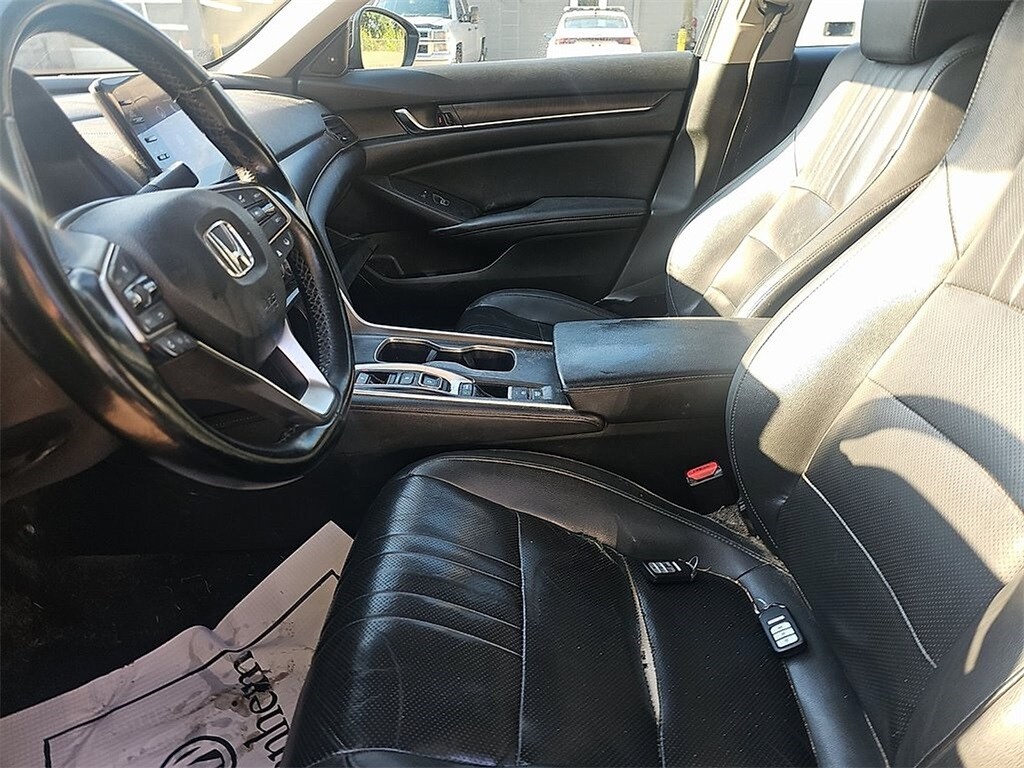 2022 Honda Accord Touring 2.0T photo 3