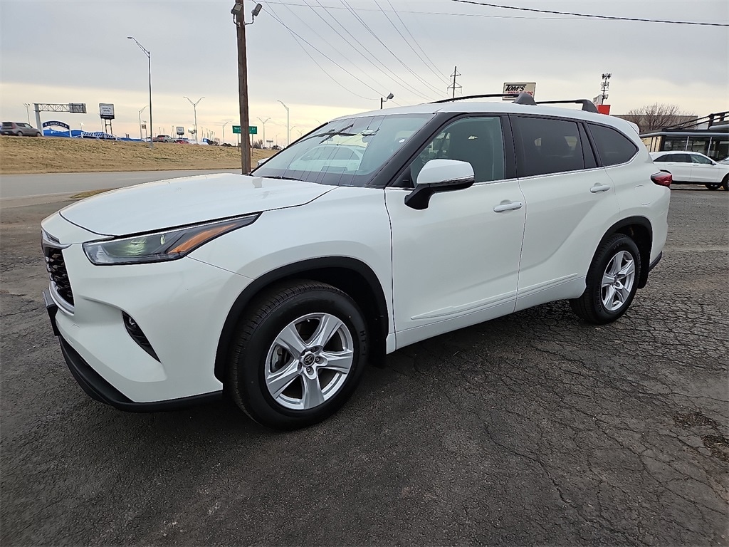 Used 2022 Toyota Highlander LE SUV