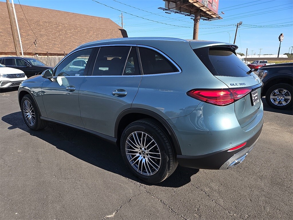 2026 Mercedes Benz GLC 300 photo 3