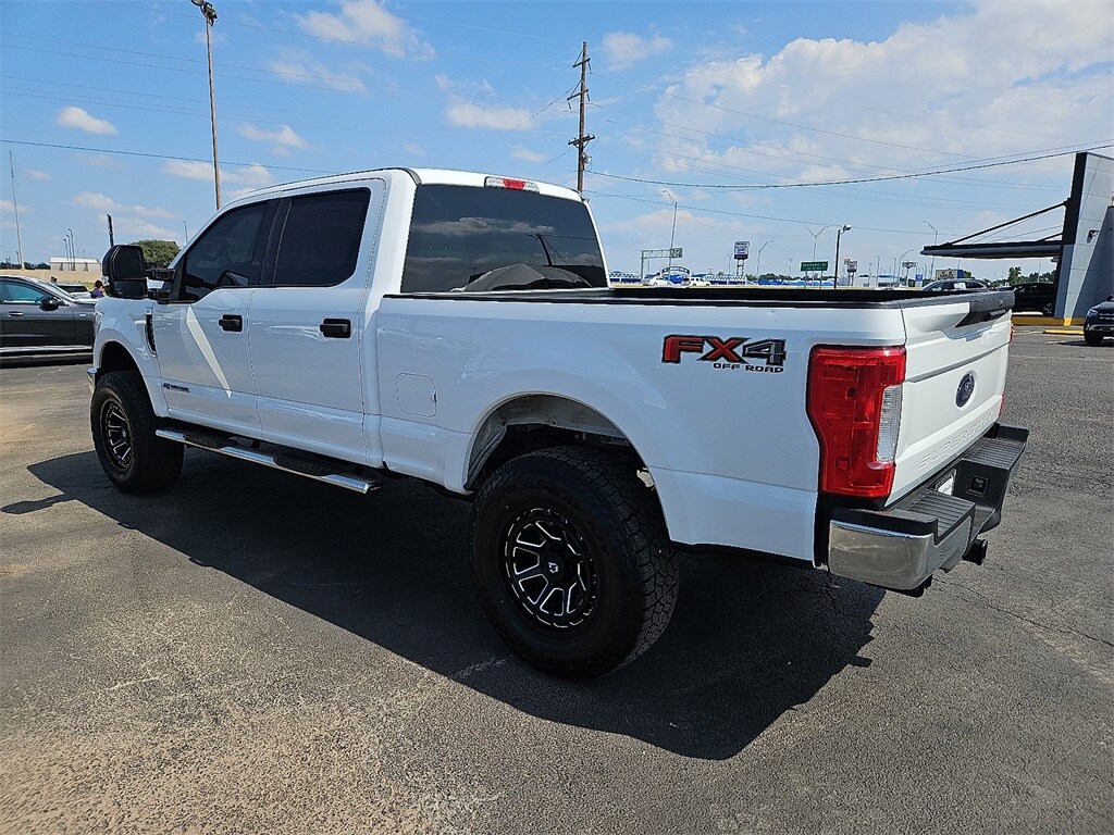 2017 Ford F-250 XLT photo 4