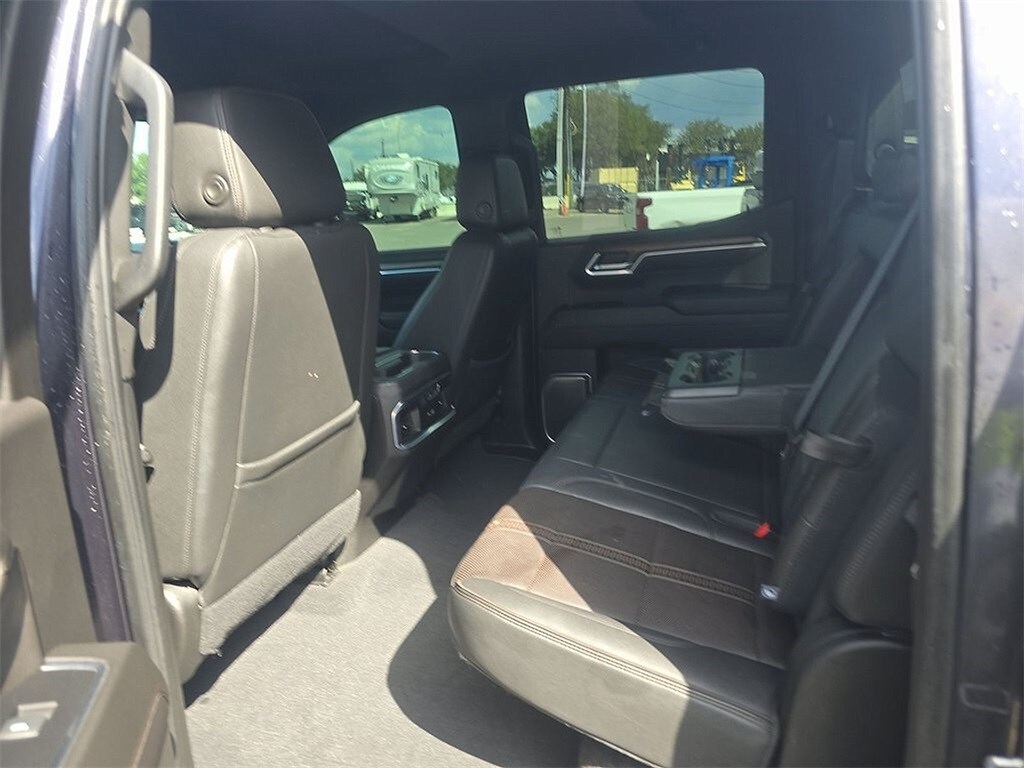 2022 Chevrolet Silverado 1500 High Country photo 2