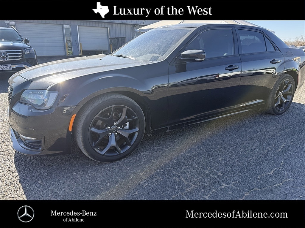 2022 Chrysler 300 S's photo