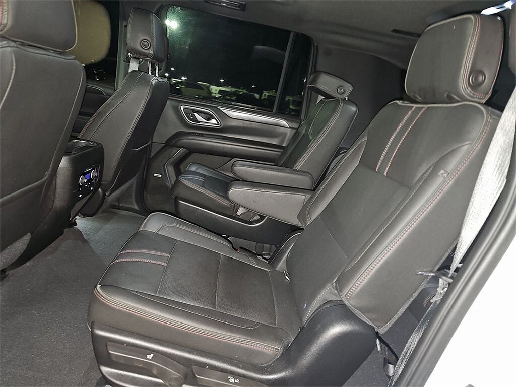 2021 Chevrolet Suburban RST photo 3
