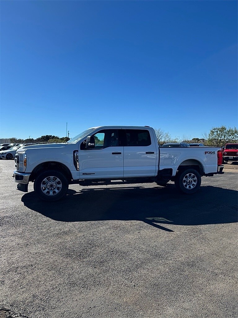 2024 Ford F-250 XLT photo 2