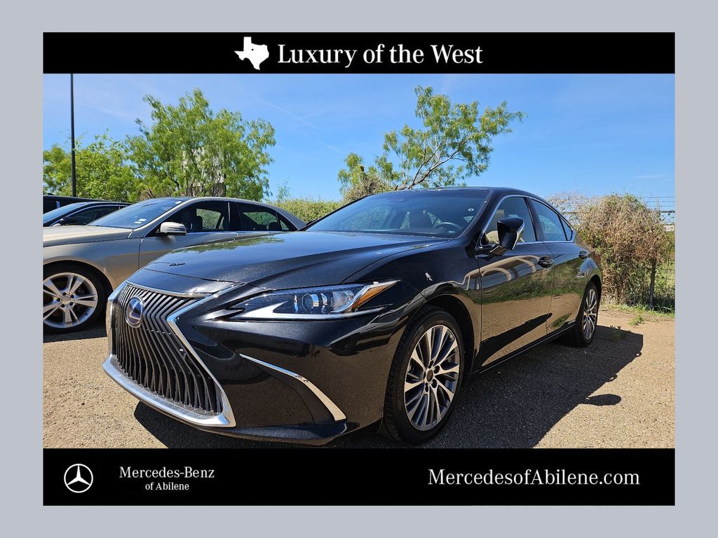 2021 Lexus ES 300h 300h's photo