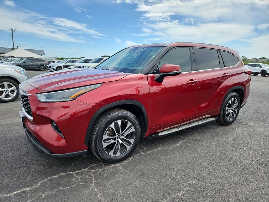 Used 2021 Toyota Highlander XLE SUV