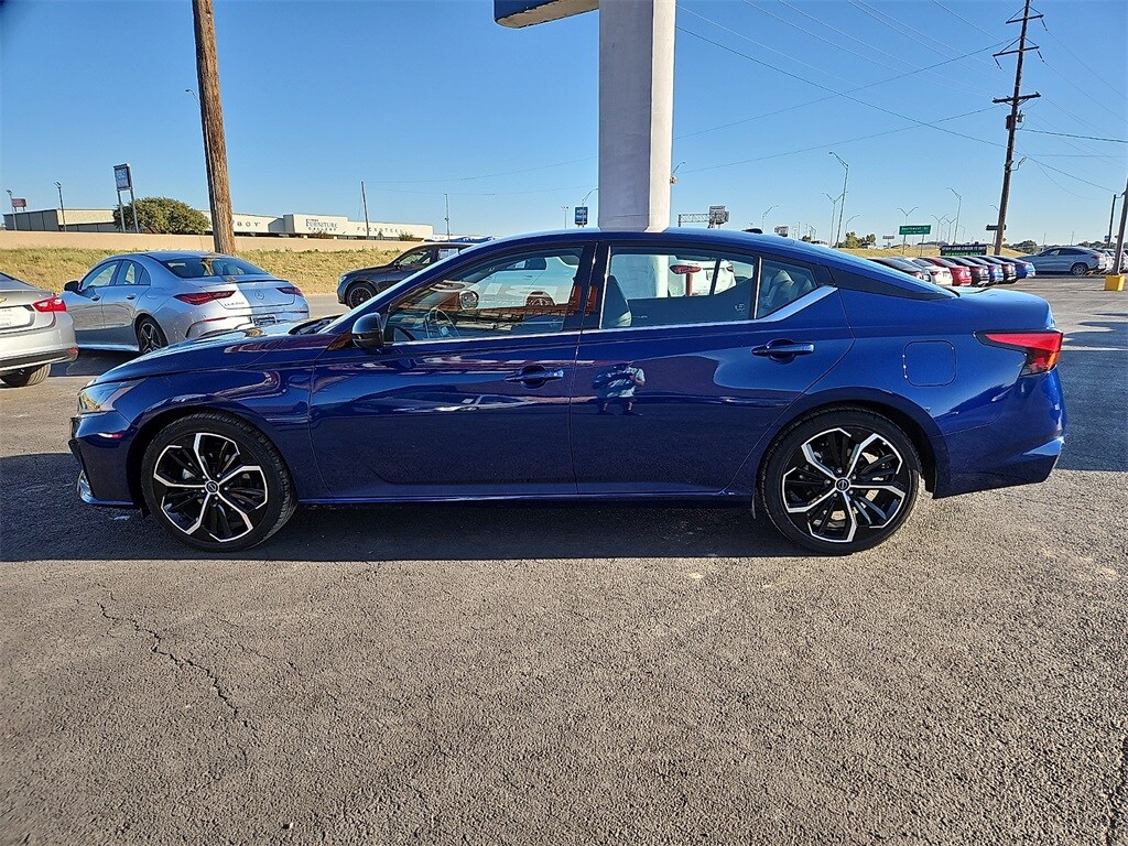 2024 Nissan Altima 2.5 SR photo 3