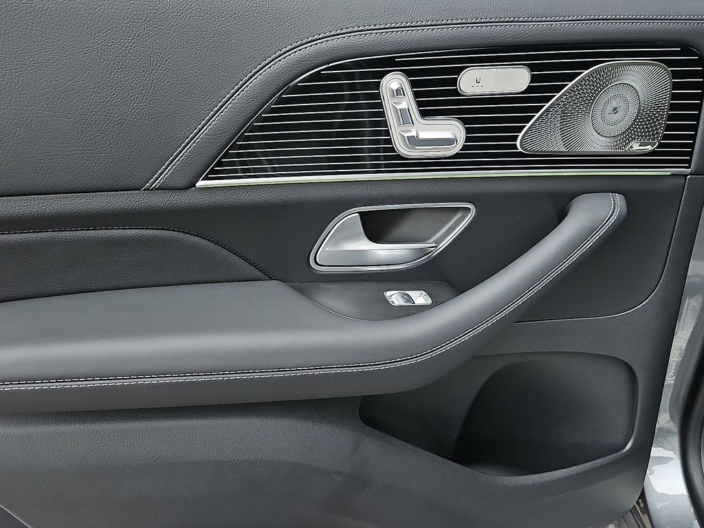 2025 Mercedes-Benz GLS Base - Photo 14