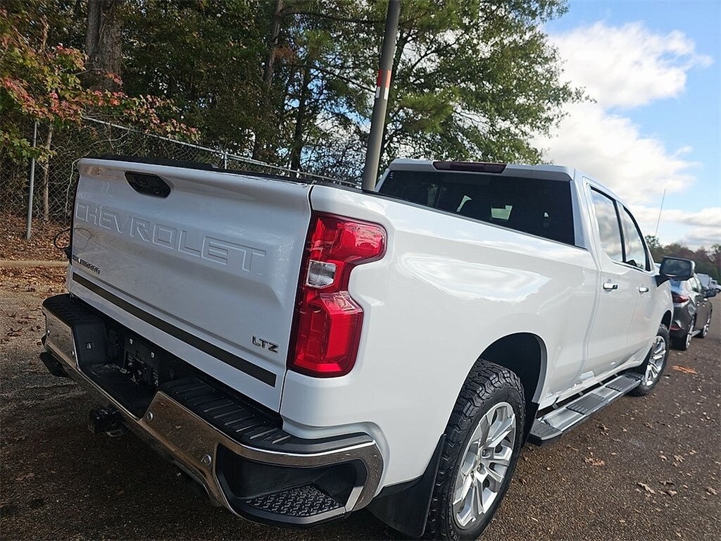 2024 Chevrolet Silverado 1500 LTZ photo 2