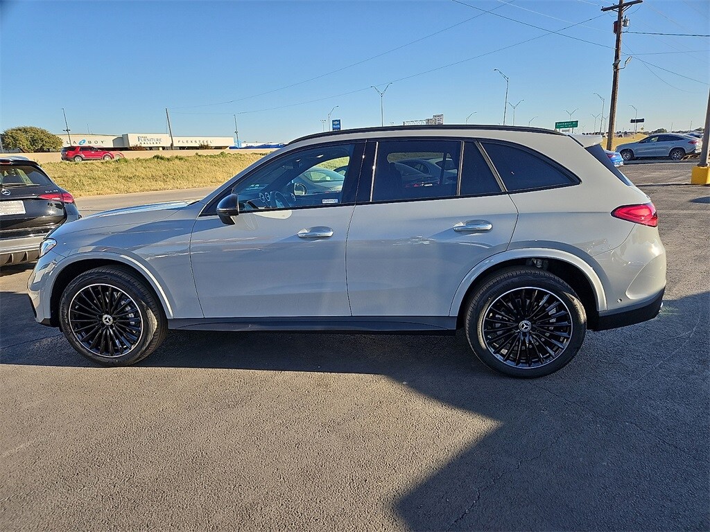 2026 Mercedes Benz GLC 300 photo 2