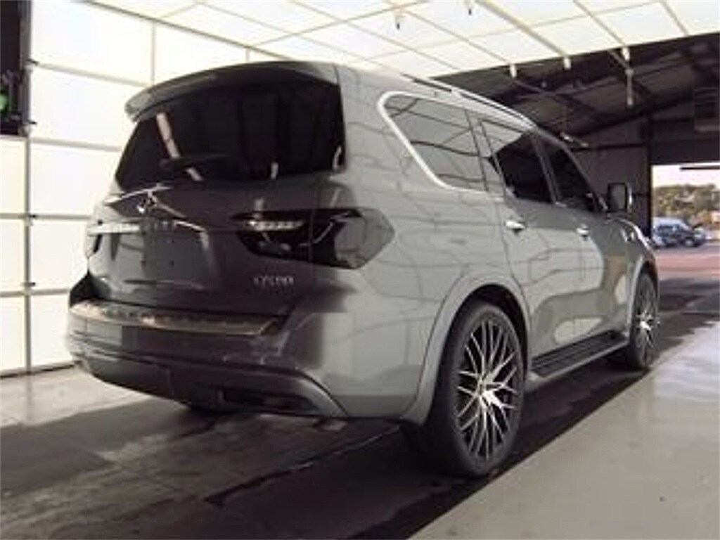 2020 Infiniti QX80 Luxe photo 2
