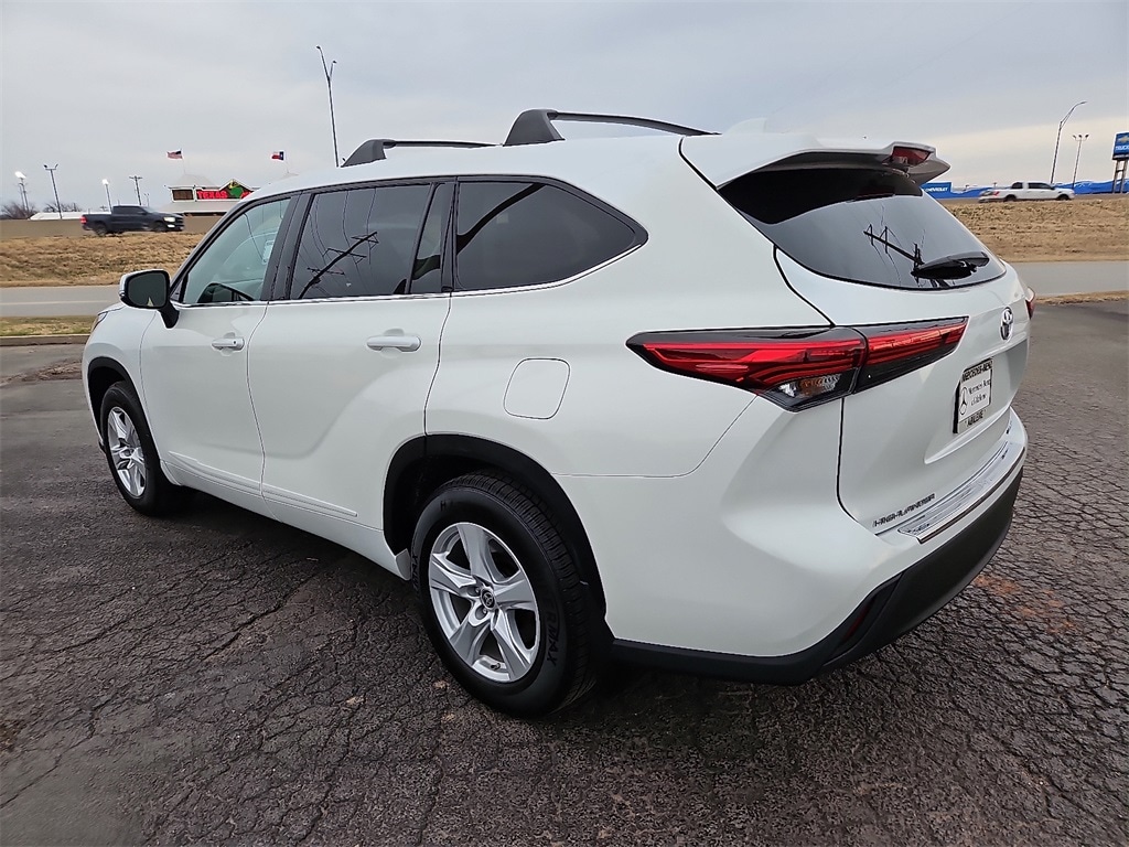 Used 2022 Toyota Highlander LE SUV