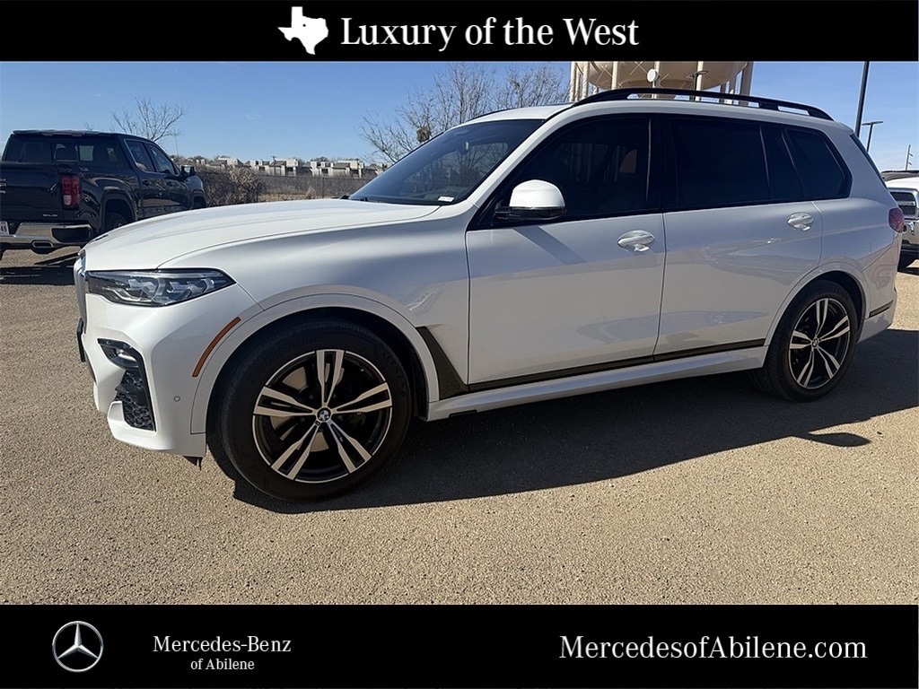 2022 BMW X7 40i's photo