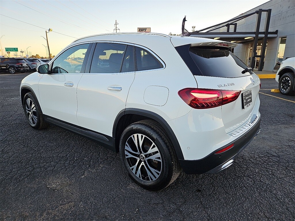 2025 Mercedes Benz GLA 250 4MATIC photo 4