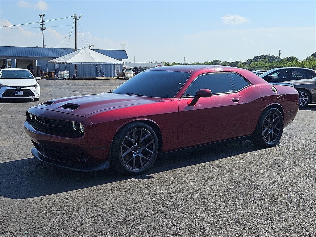 2017 Dodge Challenger R/T 392 photo 2