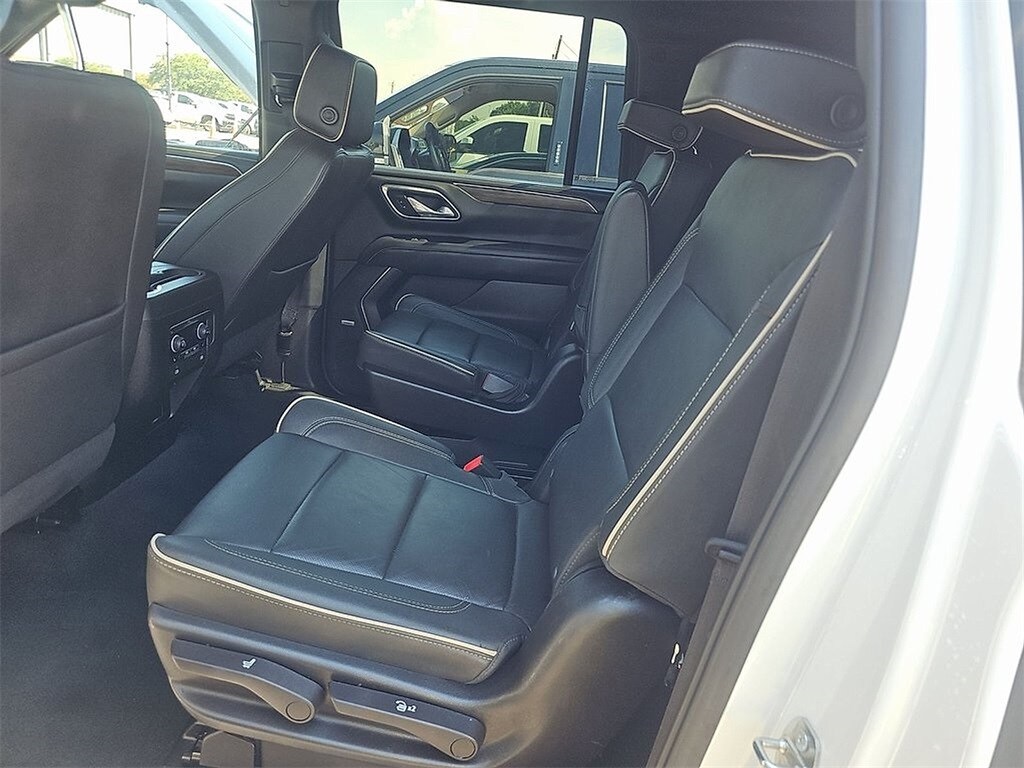 2023 Chevrolet Suburban Premier photo 4
