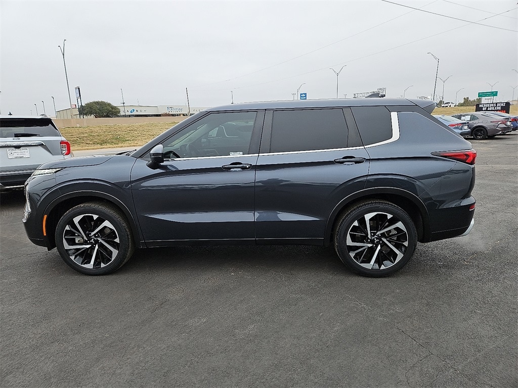 Used 2024 Mitsubishi Outlander SE SUV