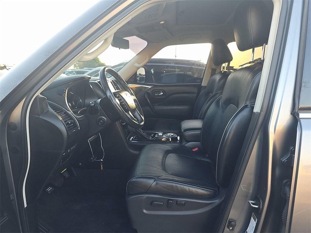 2020 Infiniti QX80 Luxe photo 3