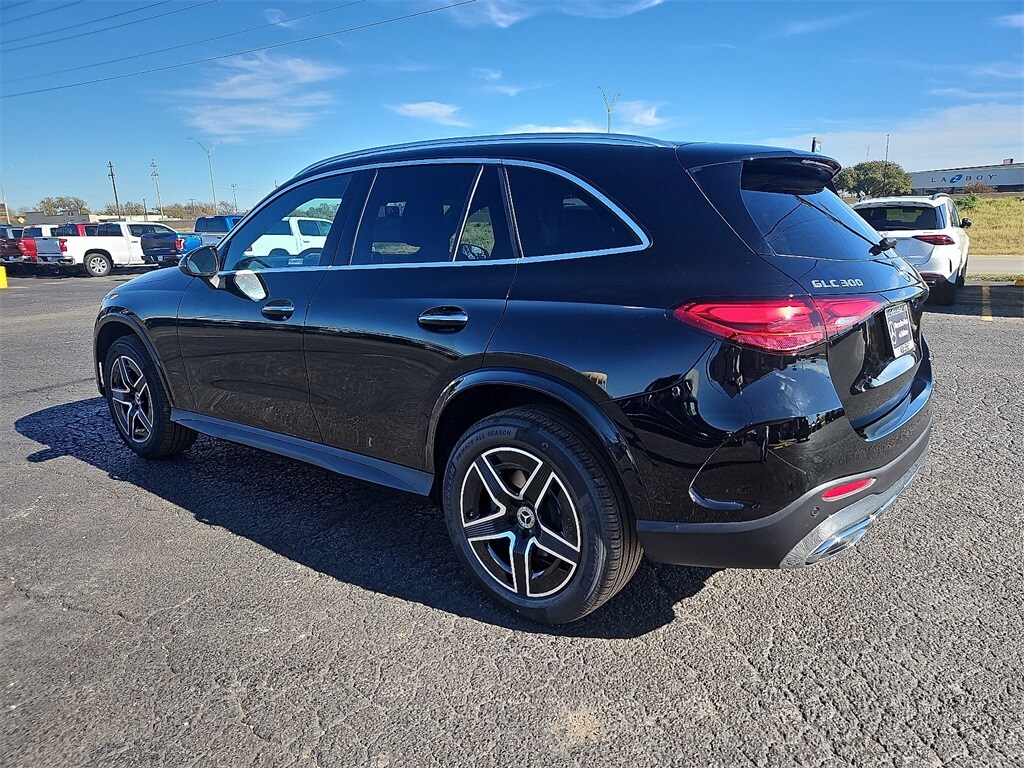 2026 Mercedes Benz GLC 300 photo 4