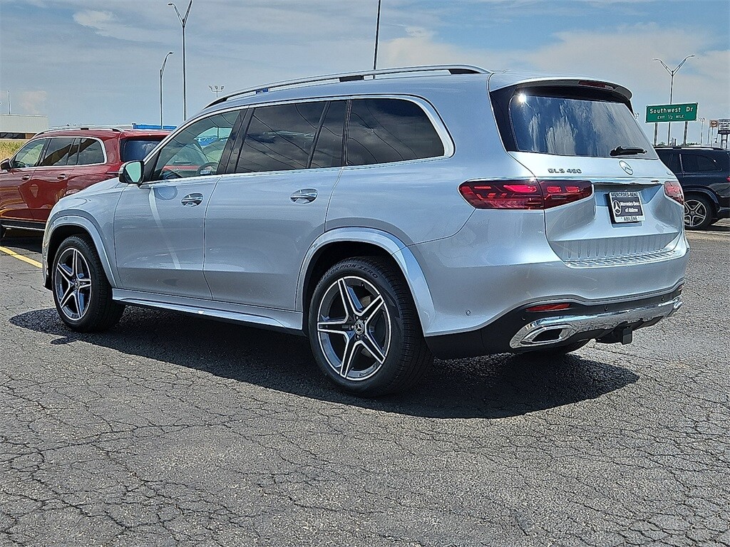 2025 Mercedes Benz GLS 450 4MATIC photo 4