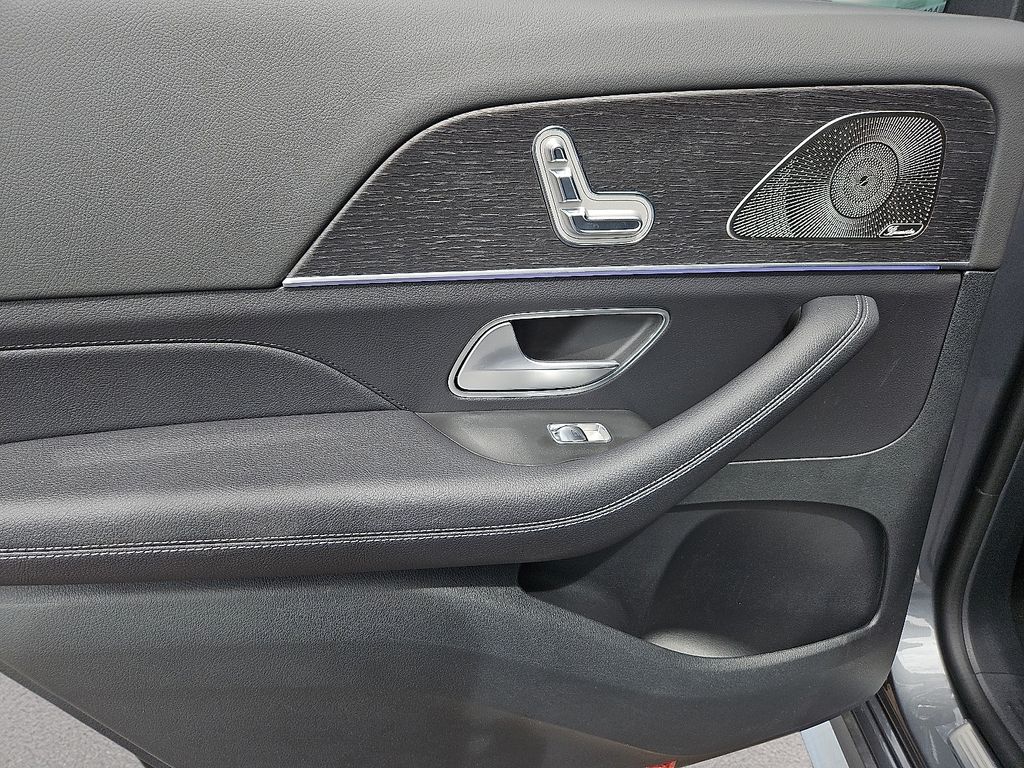 2025 Mercedes-Benz GLS Base - Photo 16