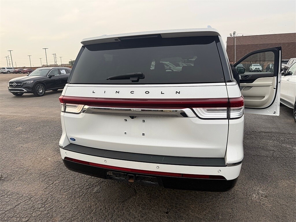 2023 Lincoln Navigator Black Label photo 3