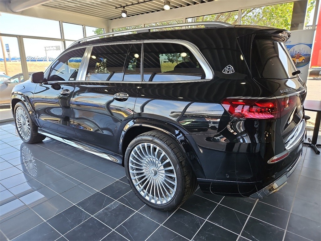 2024 Mercedes Benz GLS Maybach 600 4MATIC photo 3
