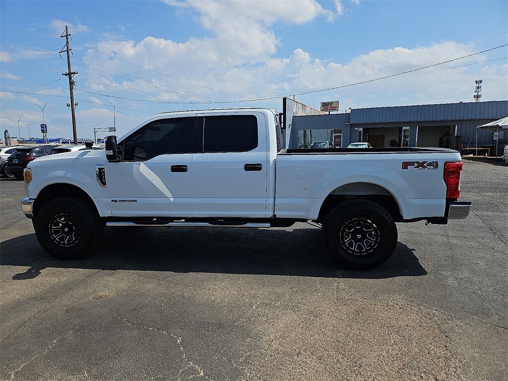 2017 Ford F-250 XLT photo 3