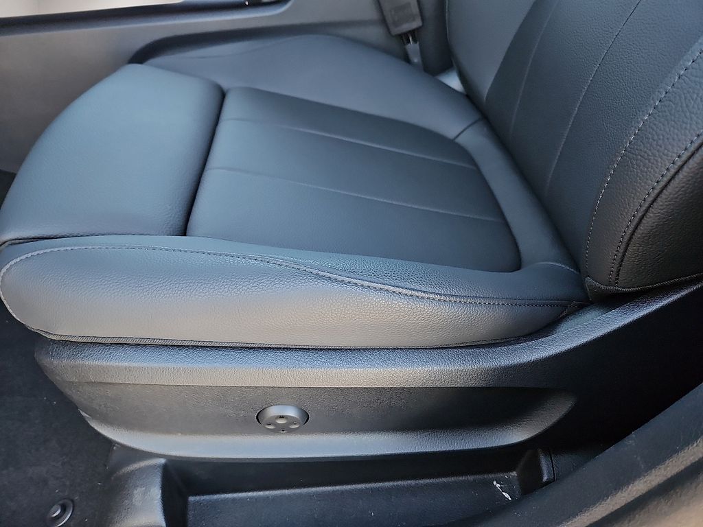 2025 Mercedes-Benz GLB Base - Photo 20