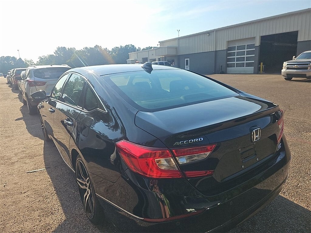 2022 Honda Accord Touring 2.0T photo 2