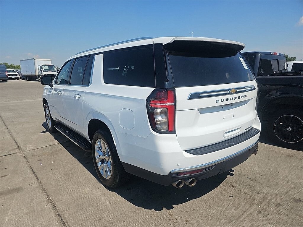 2023 Chevrolet Suburban Premier photo 2