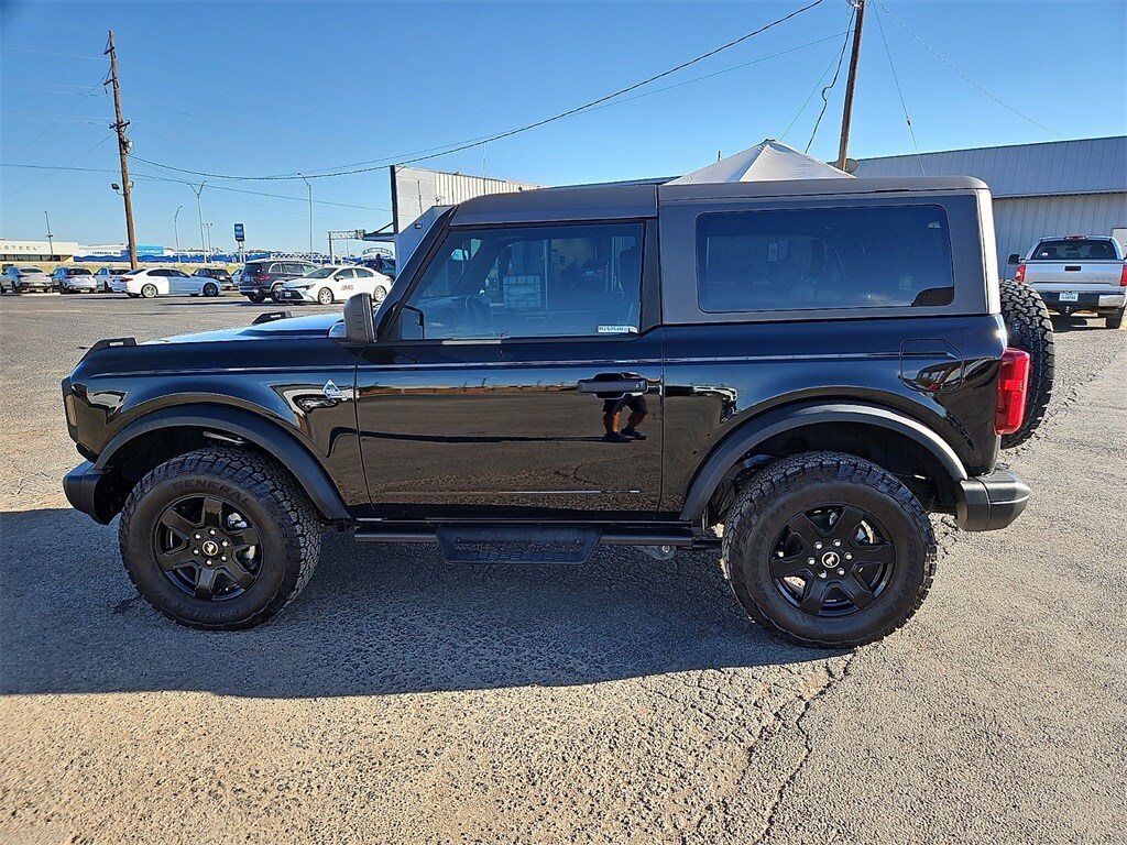 2024 Ford Bronco Black Diamond photo 2