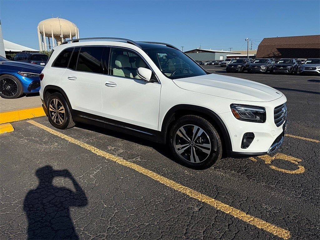 2025 Mercedes Benz GLB 250 photo 3