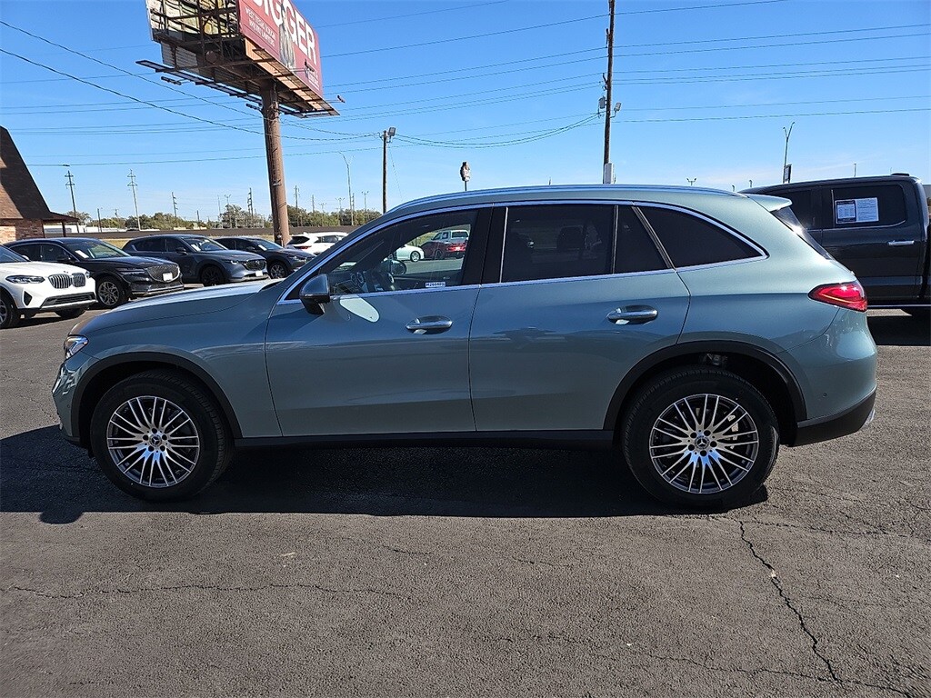 2026 Mercedes Benz GLC 300 photo 2