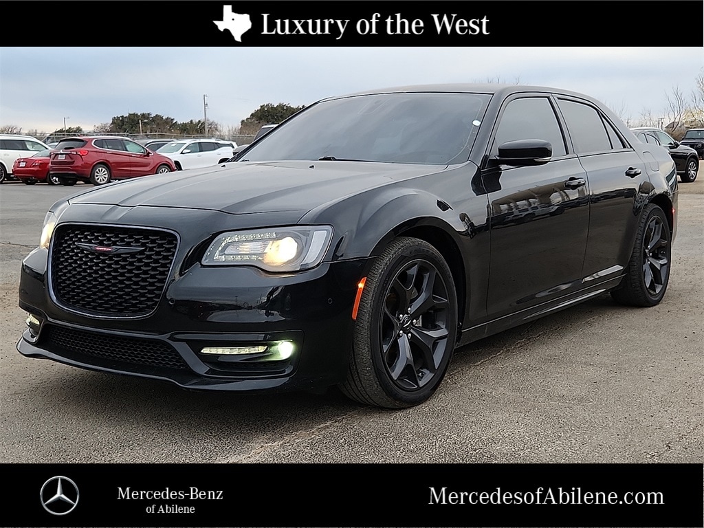 2022 Chrysler 300 S's photo