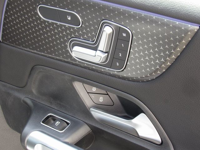 2025 Mercedes-Benz GLB Base - Photo 22