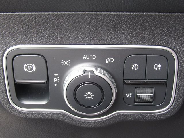 2025 Mercedes-Benz GLB Base - Photo 36
