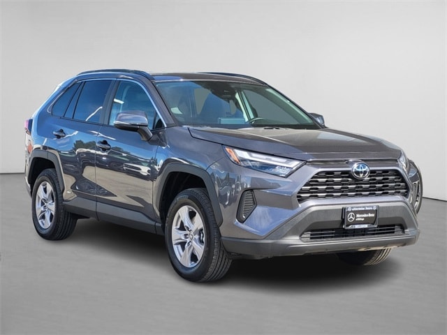 2025 Toyota RAV4 XLE's photo