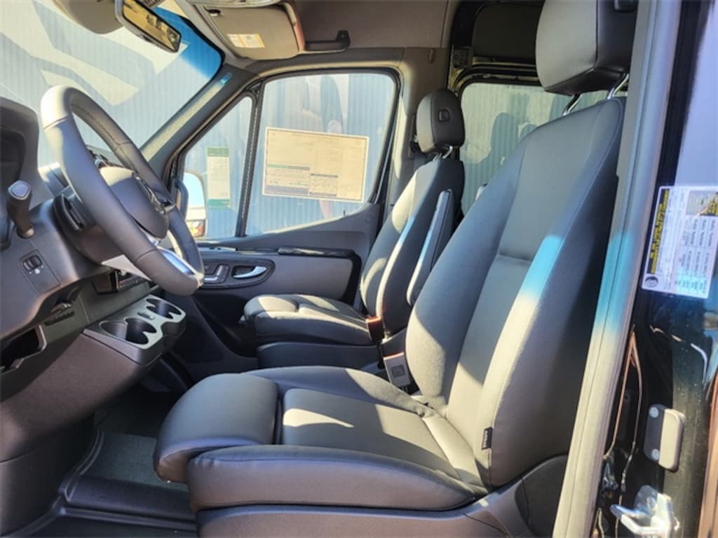 New 2025 Mercedes-Benz Sprinter 2500 Passenger 144 WB Minivan/Van